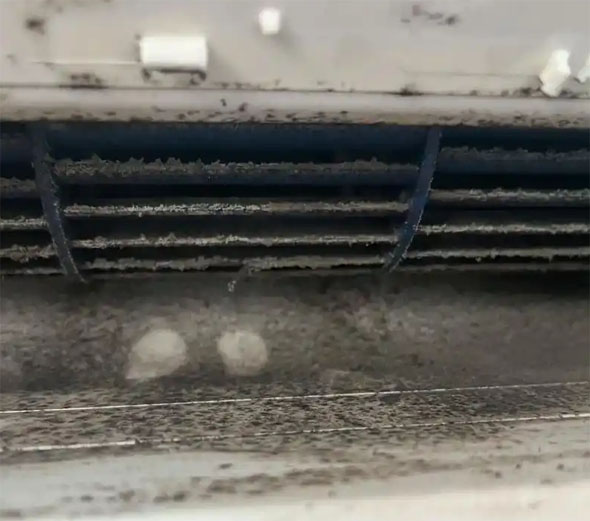 休宁空调吹的风有股烧焦味是怎么回事